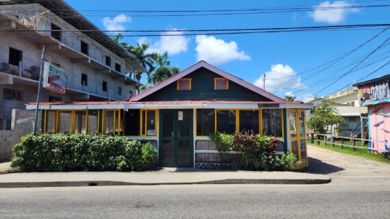 Restaurant and Bar Rental with Prime Road Frontage