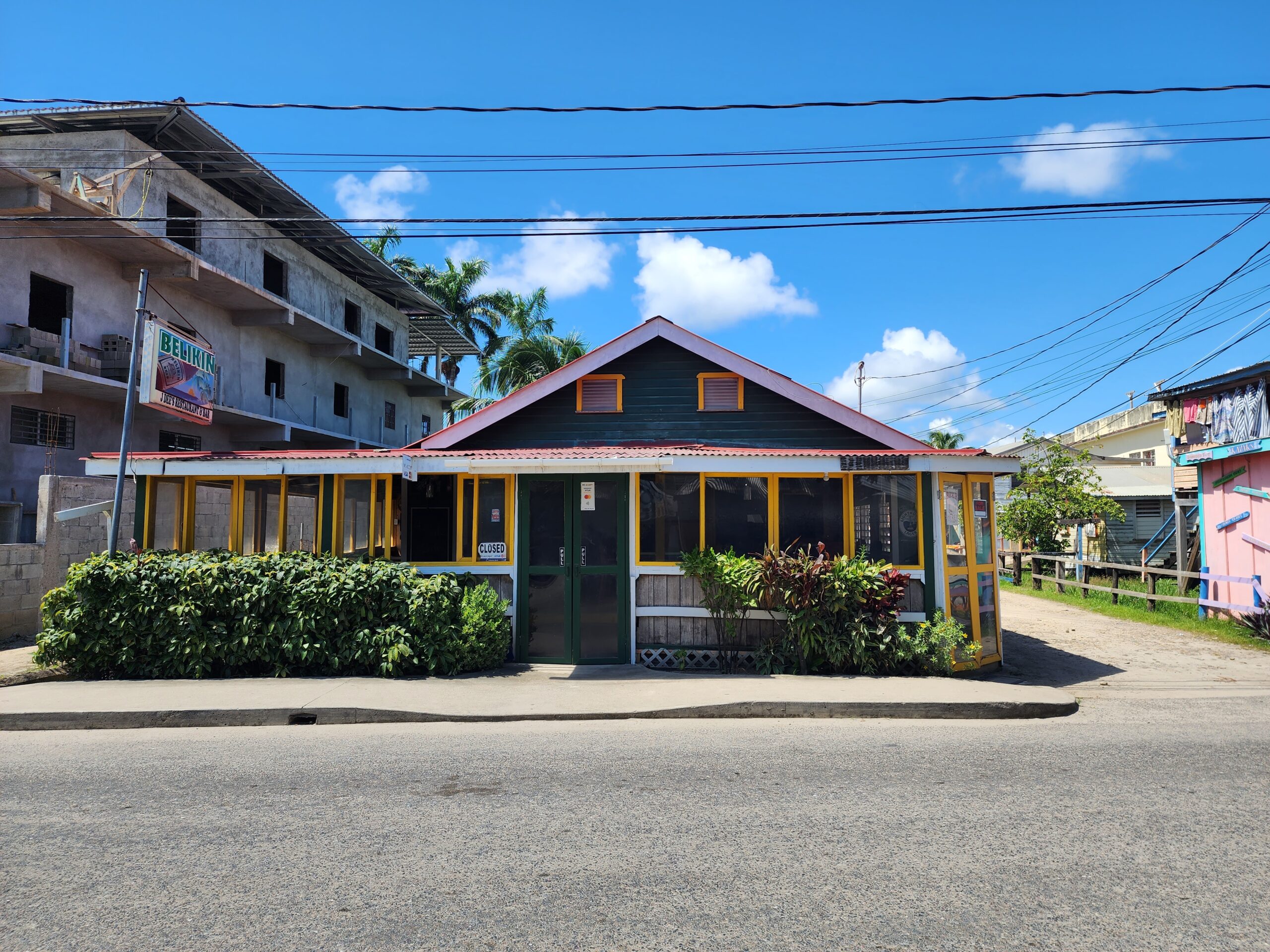 Restaurant and Bar Rental with Prime Road Frontage